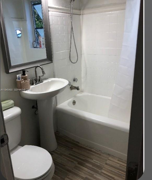 LAUDERDALE MANORS AMD PLA - Residential Lease