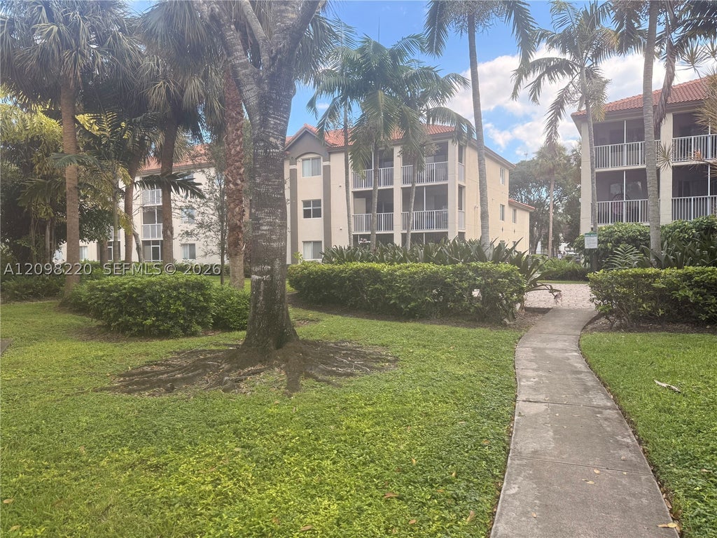 Photo of 430 S Park Rd #3-302, Hollywood, FL 33021 (MLS # A12098220)
