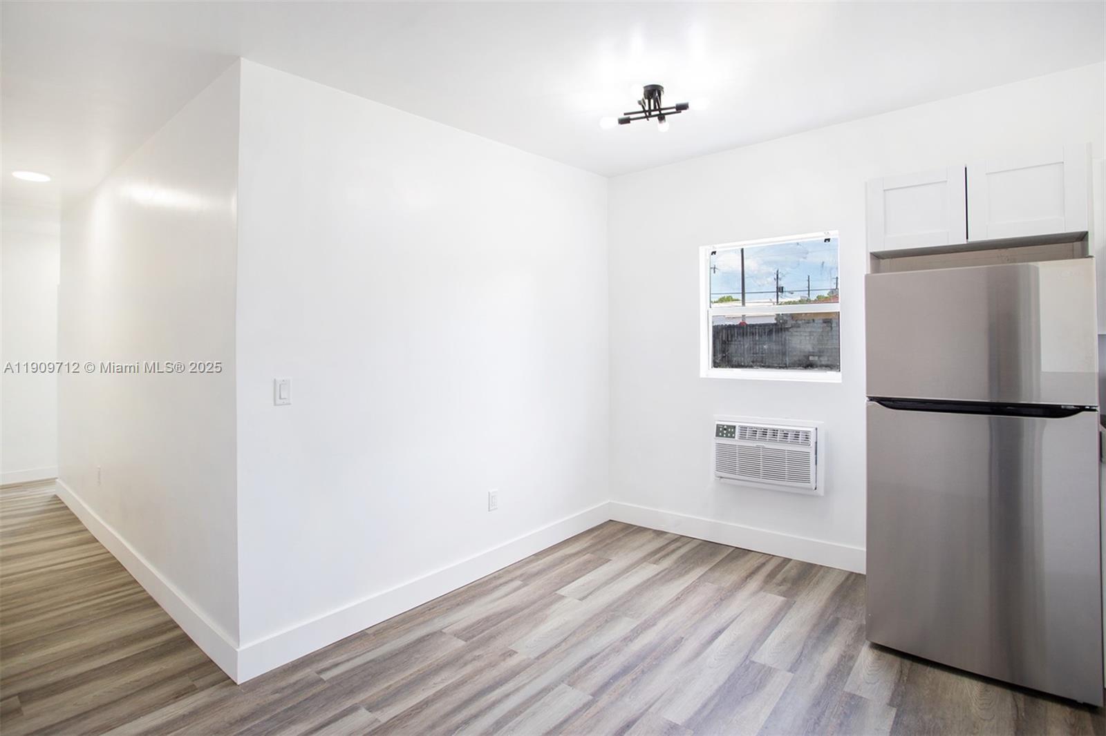 SUNSHINE PARK - Residential Lease