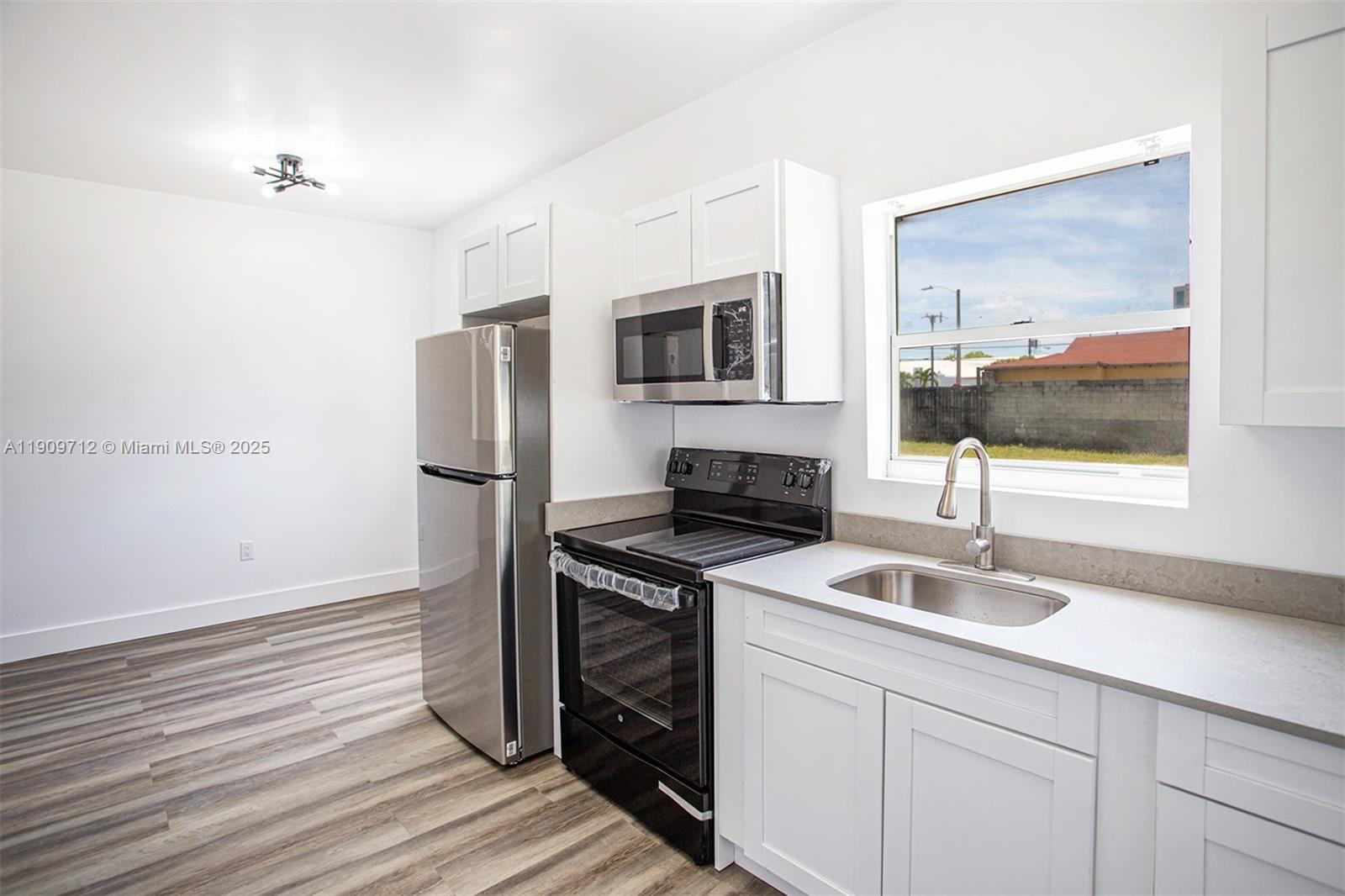 SUNSHINE PARK - Residential Lease