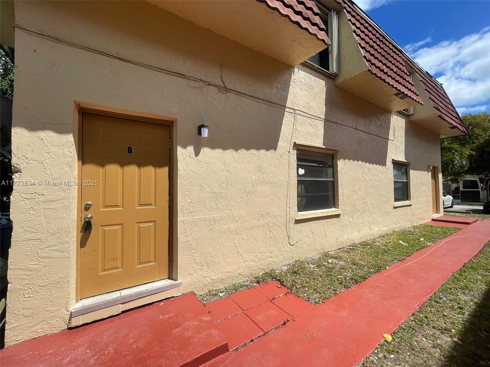 Rental Property at 1651 Sw 40th Ter B, Fort Lauderdale, Broward County, Florida - Bedrooms: 3 
Bathrooms: 2  - $2,950 MO.