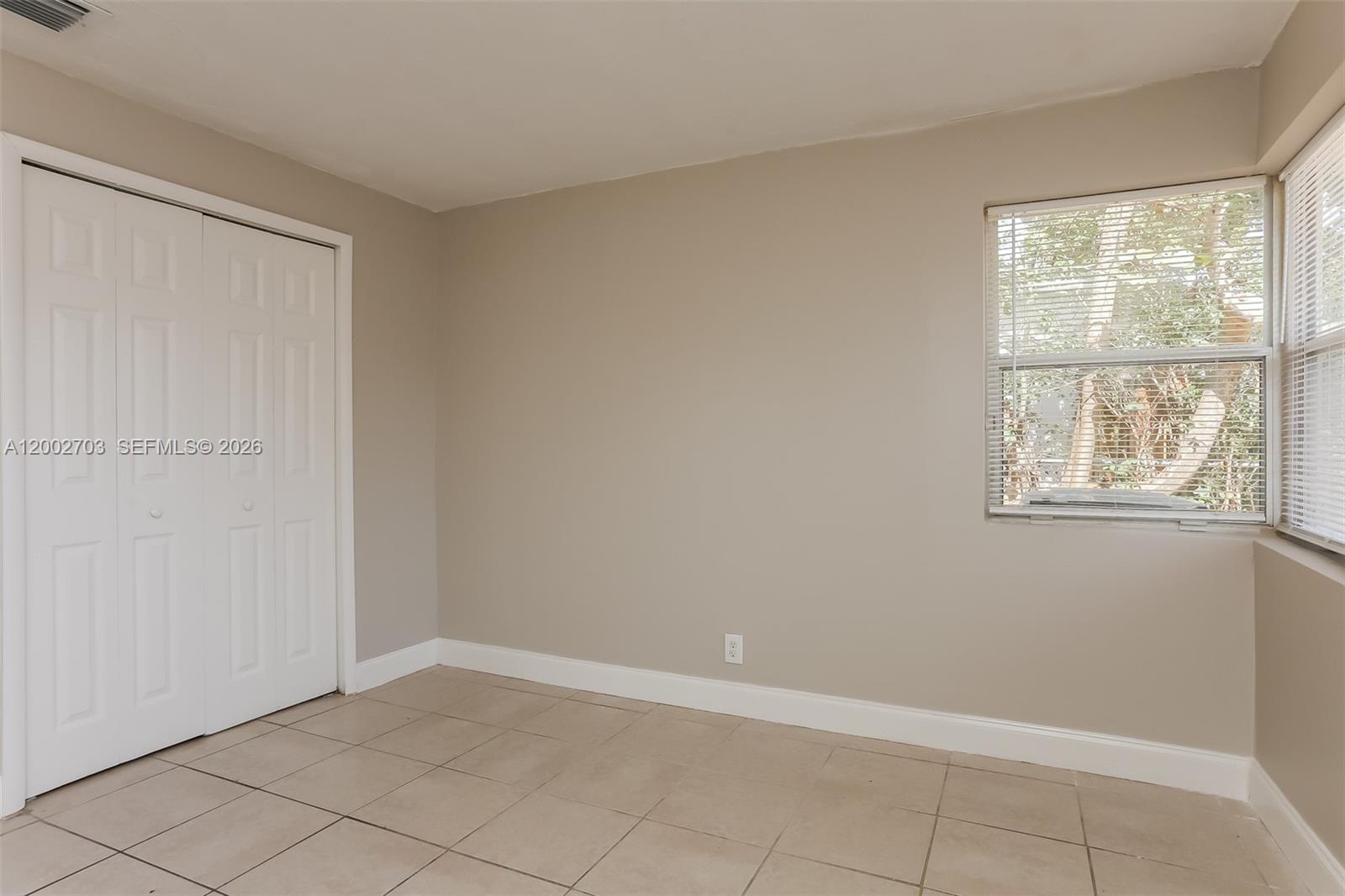 CRESTHAVEN NO 3 - Residential Lease