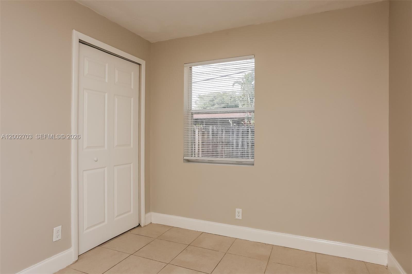 CRESTHAVEN NO 3 - Residential Lease