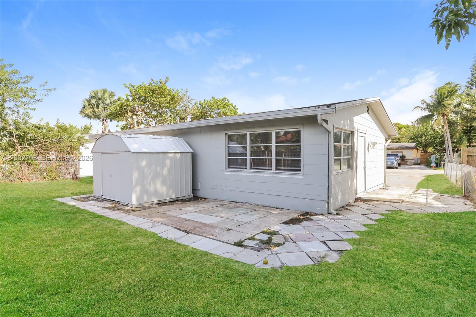 CRESTHAVEN NO 3 - Residential Lease