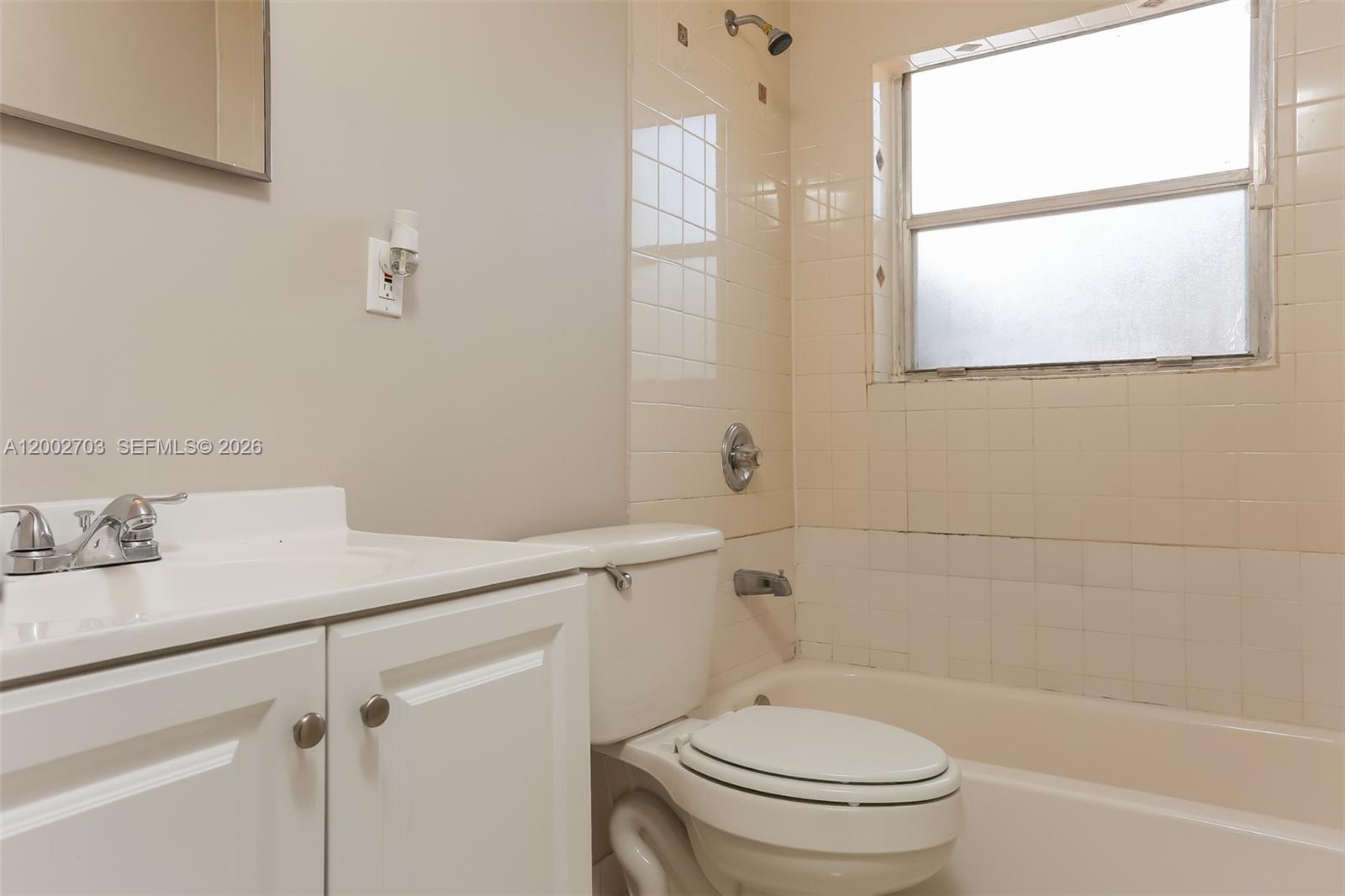 CRESTHAVEN NO 3 - Residential Lease