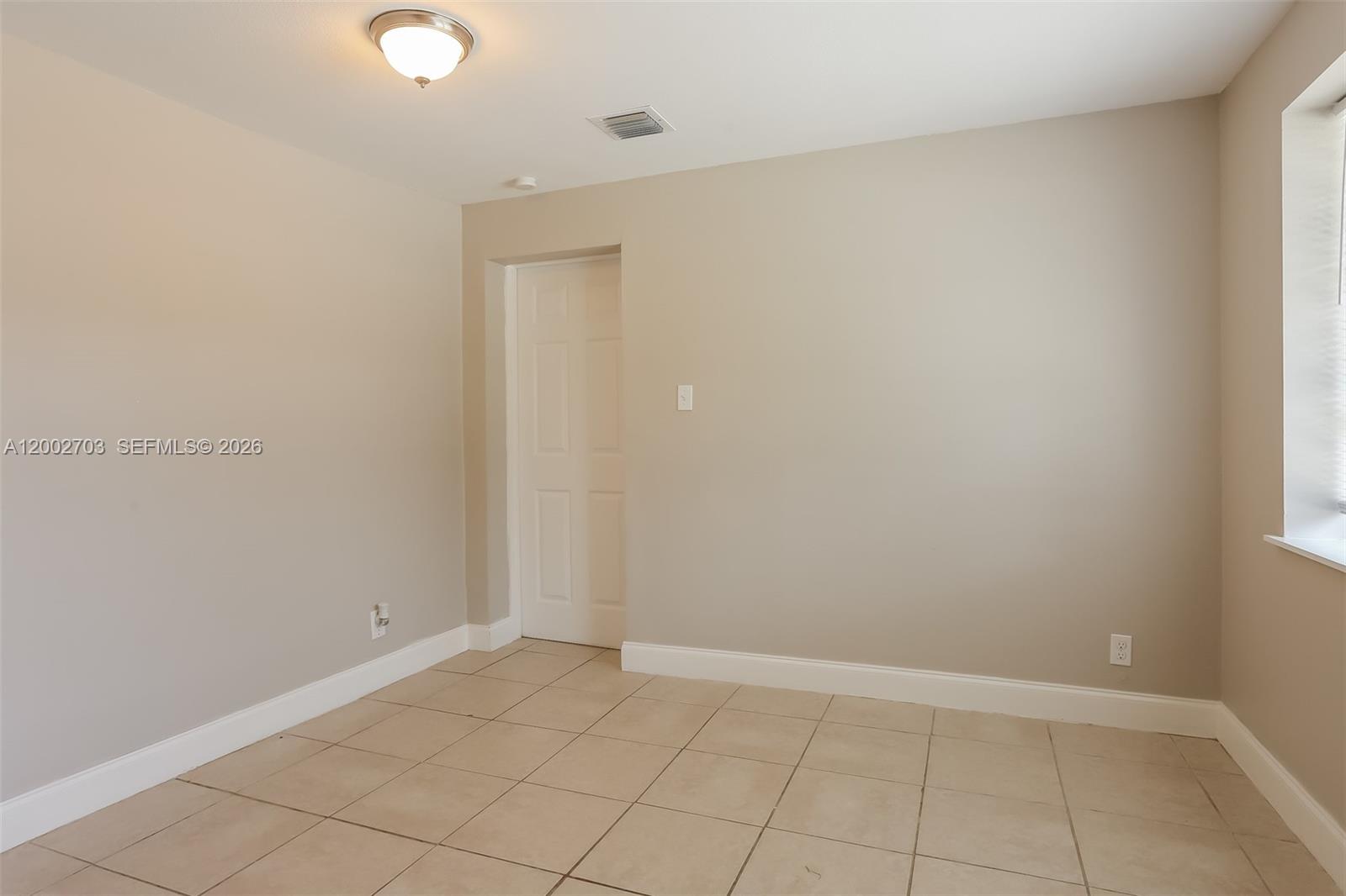 CRESTHAVEN NO 3 - Residential Lease