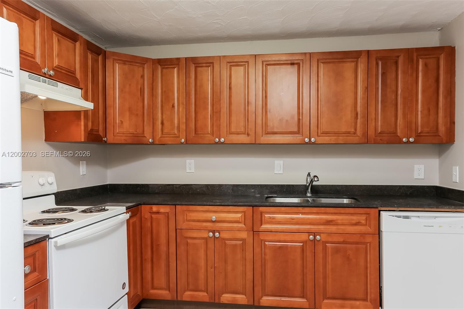 CRESTHAVEN NO 3 - Residential Lease