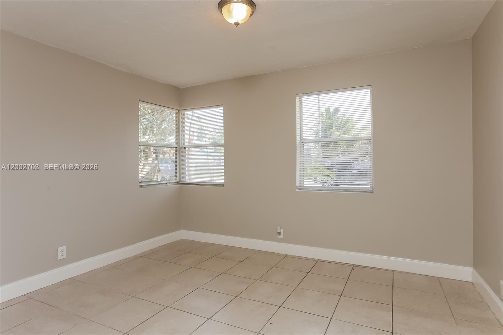 CRESTHAVEN NO 3 - Residential Lease