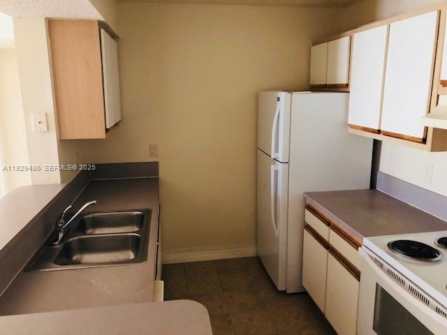 WINDWARD LAKES CONDO - Residential Lease