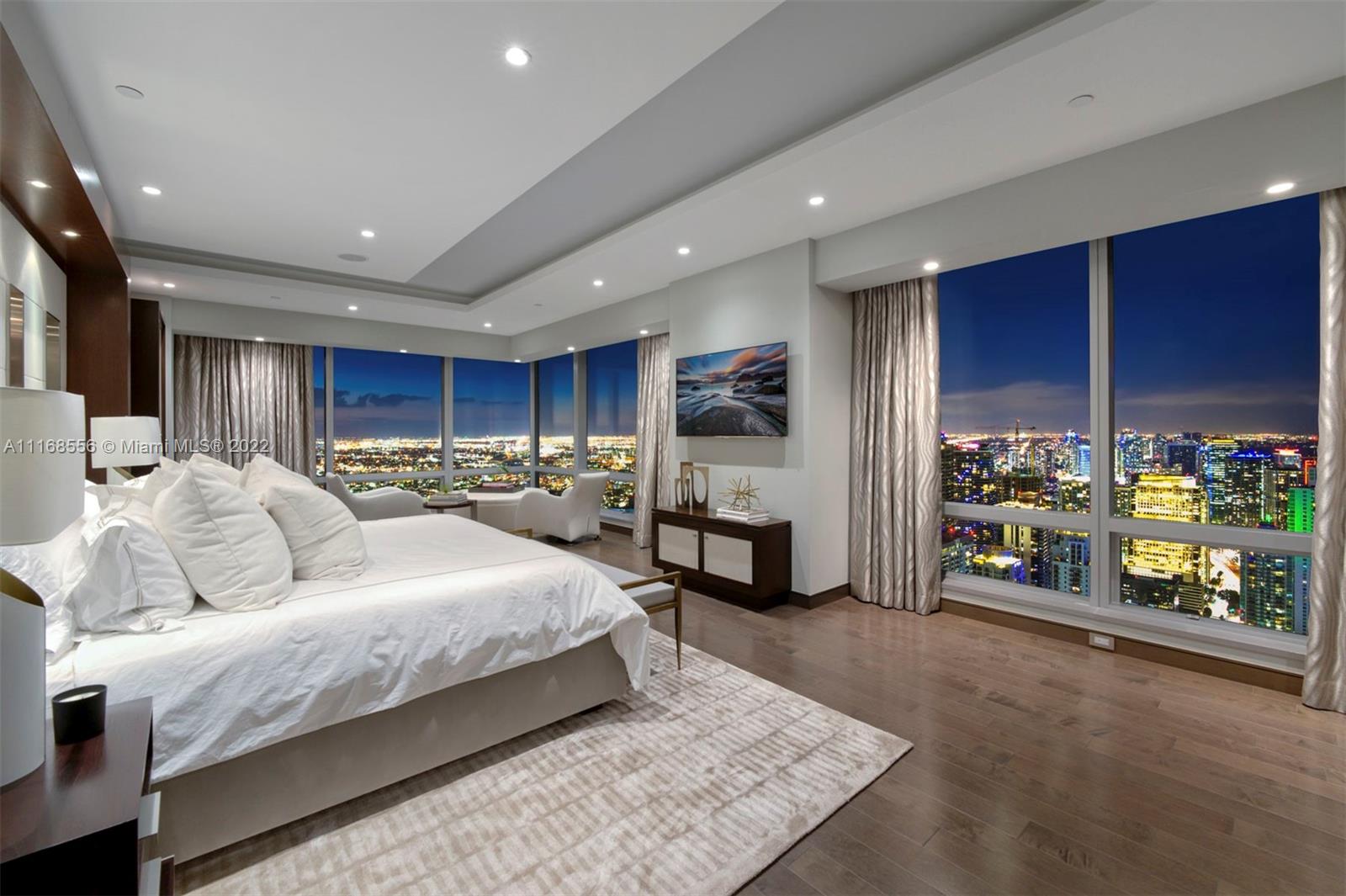 FOUR SEASONS RESIDENCES - Residential