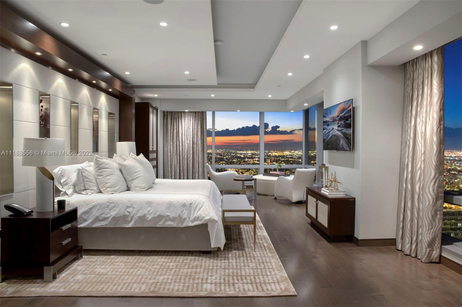 FOUR SEASONS RESIDENCES - Residential