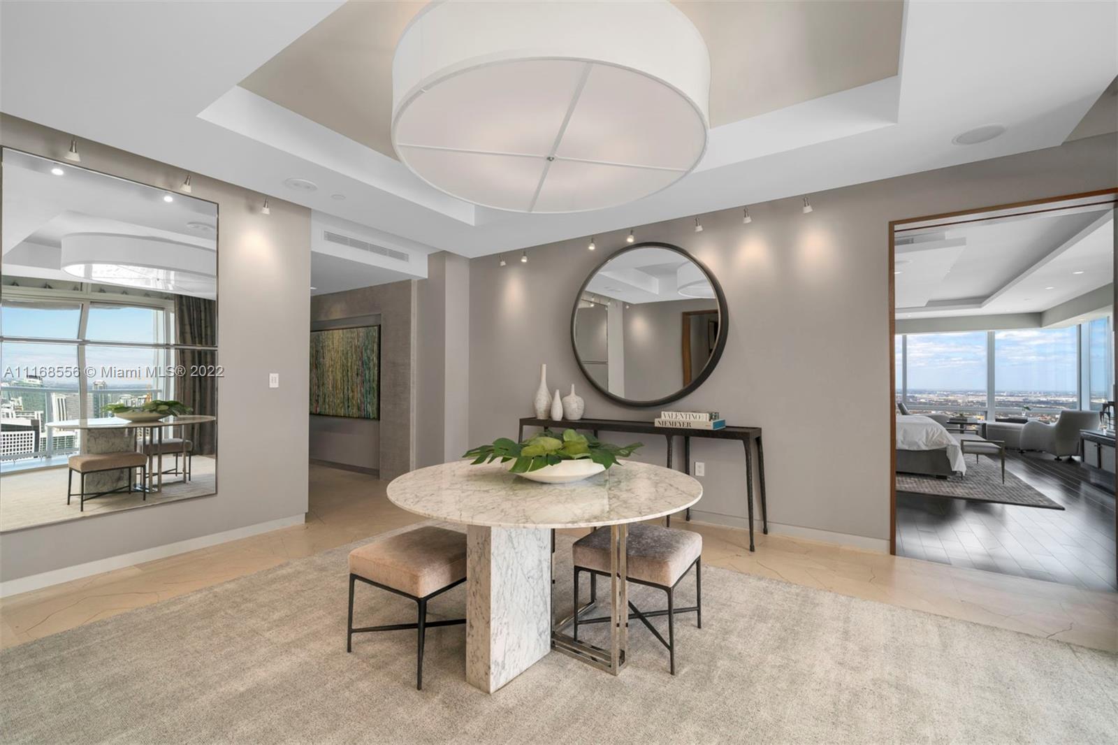 FOUR SEASONS RESIDENCES - Residential