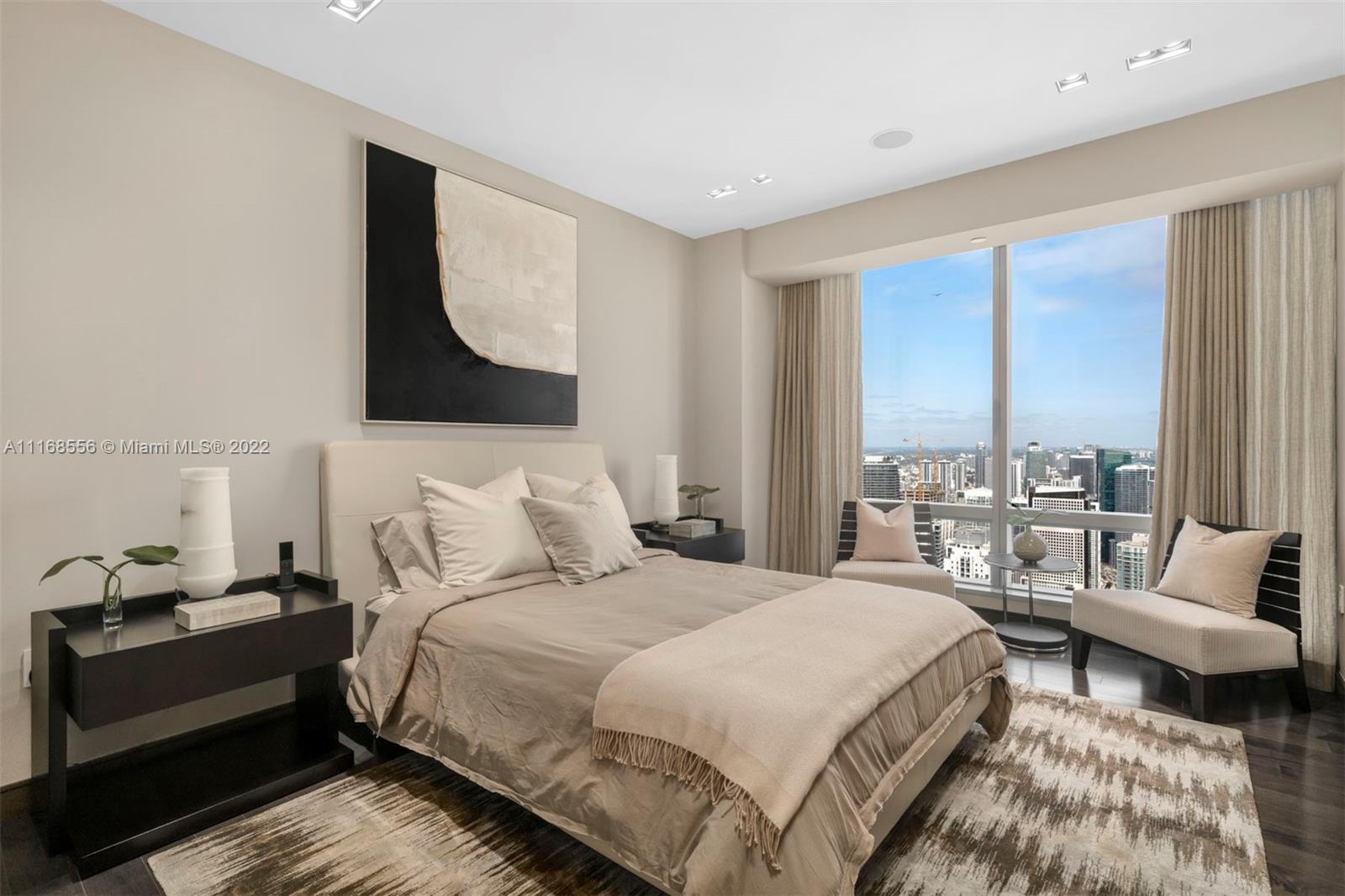 FOUR SEASONS RESIDENCES - Residential