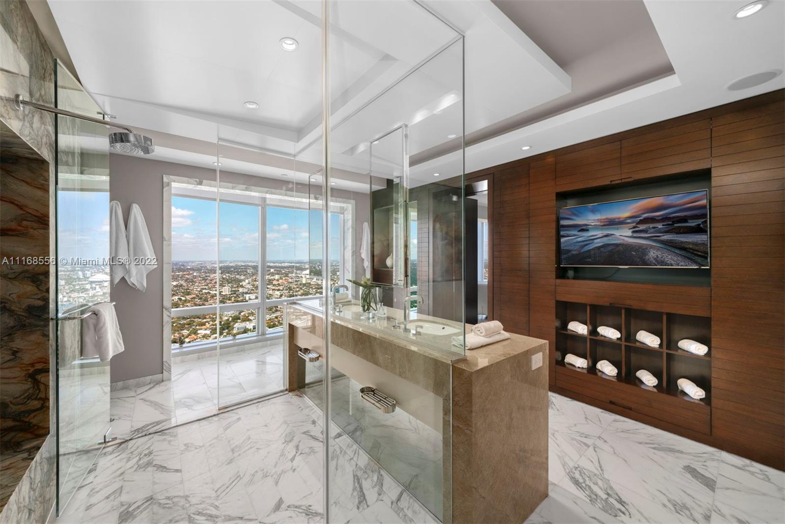 FOUR SEASONS RESIDENCES - Residential