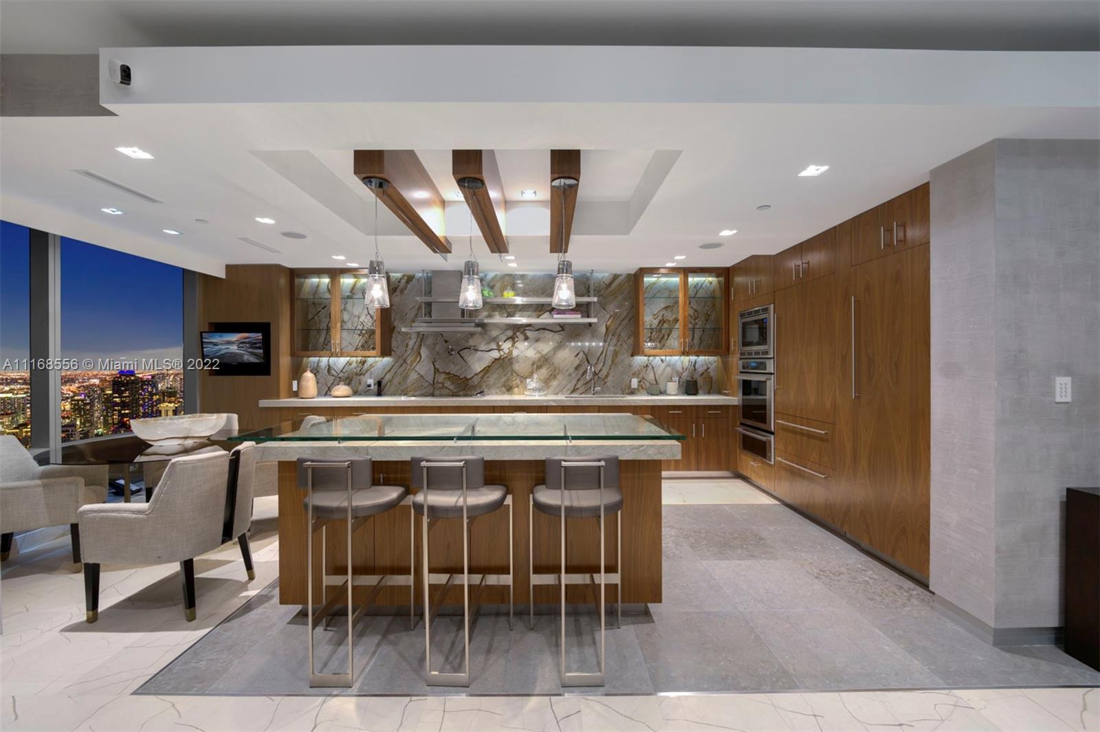 FOUR SEASONS RESIDENCES - Residential