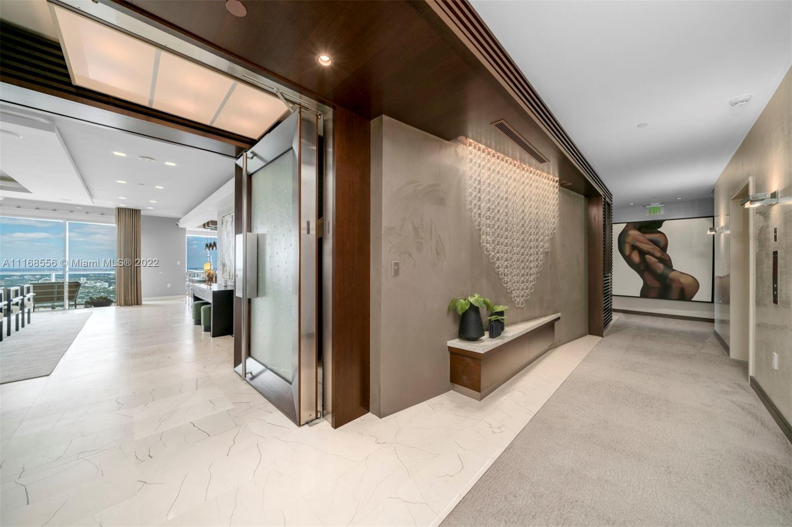 FOUR SEASONS RESIDENCES - Residential