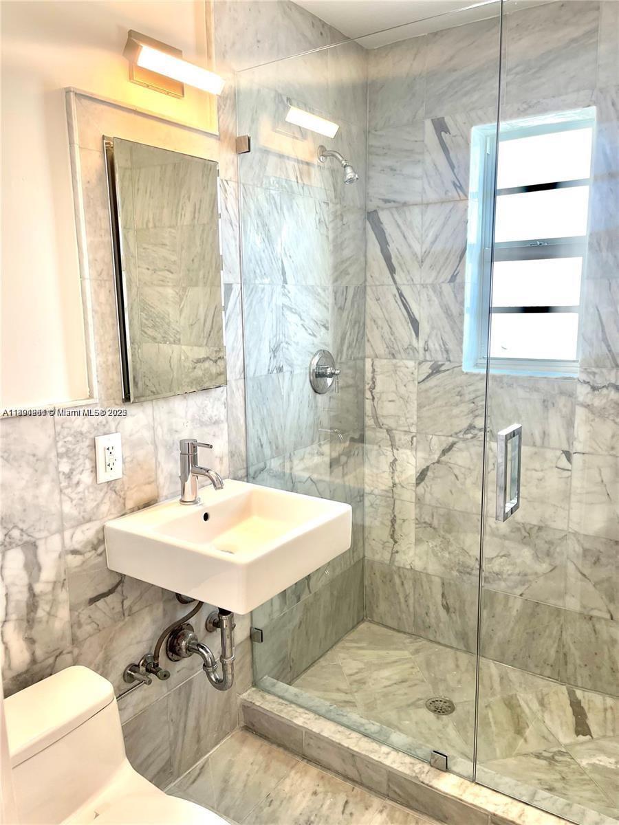 THE VANDERBILT CONDO - Residential Lease