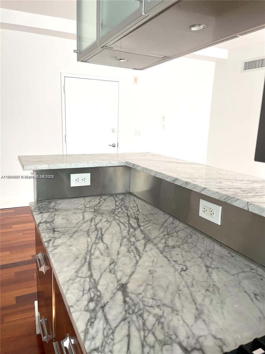 THE VANDERBILT CONDO - Residential Lease