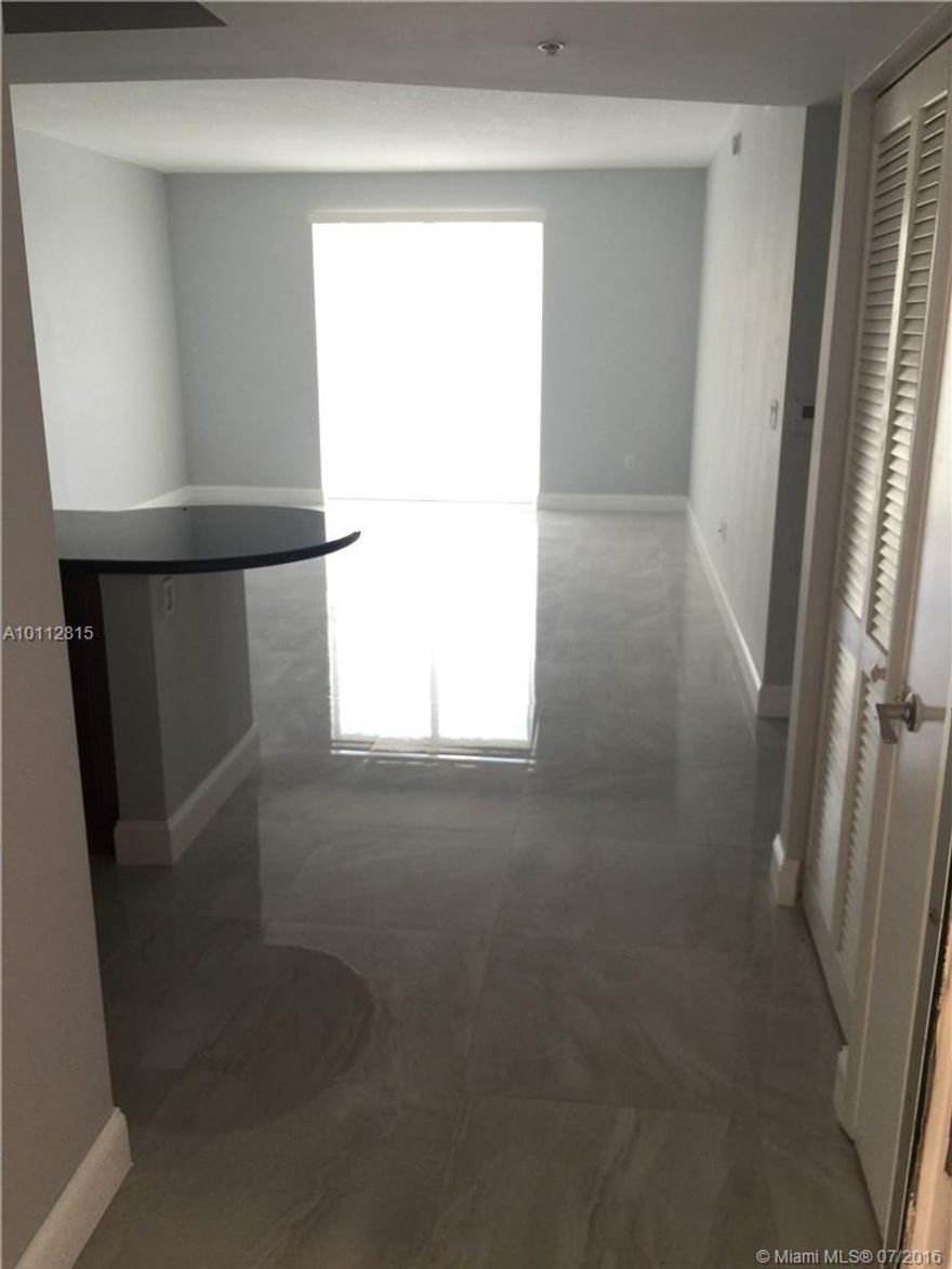 THIS FANTASTIC 1 BEDROOM, 1 BATHROOM IN DOWNTOWN DADELAND ACROSS FROM DADELAND MALL. FEATURES INCLUDE BEAUTIFUL PORCELAIN FLOOR THROUGHOUT, AN OPEN GOURMET KITCHEN WITH SS APPLIANCES, EUROPEAN CHERRY CABINETS AND GRANITE COUNTER TOPS,WASHER AND DRYER INSIDE THE UNIT. VERY SPACIOUS LIVING/DINING AREA, BALCONY FACING DADELAND MALL. CLOSE TO SHOPS, RESTAURANTS, PUBLIX, METRORAIL & PUBLIC TRANSPORTATION. EASY ACCESS TO MAJOR HIGHWAYS.
