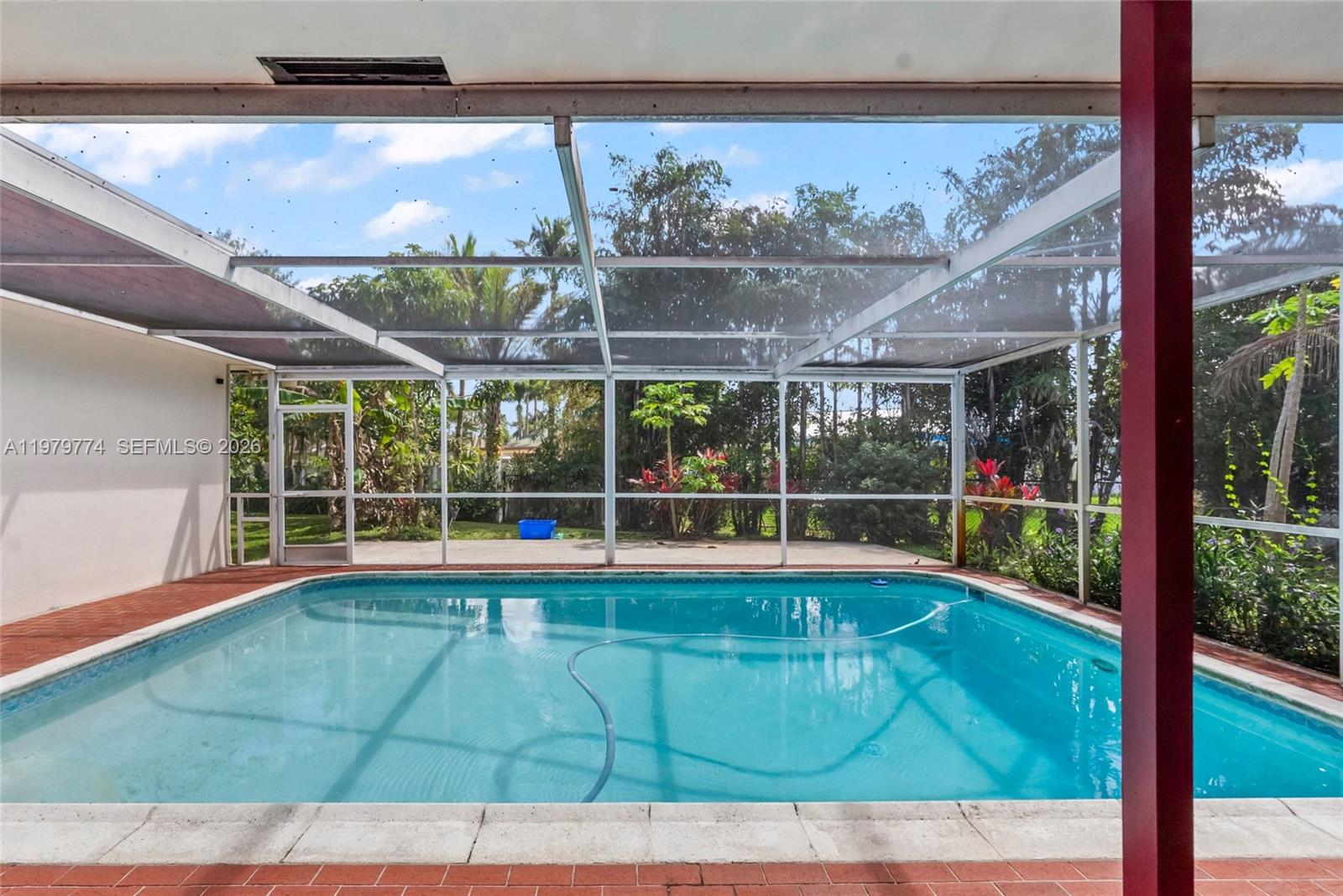 ARROWHEAD GOLF & TENNIS C - Residential