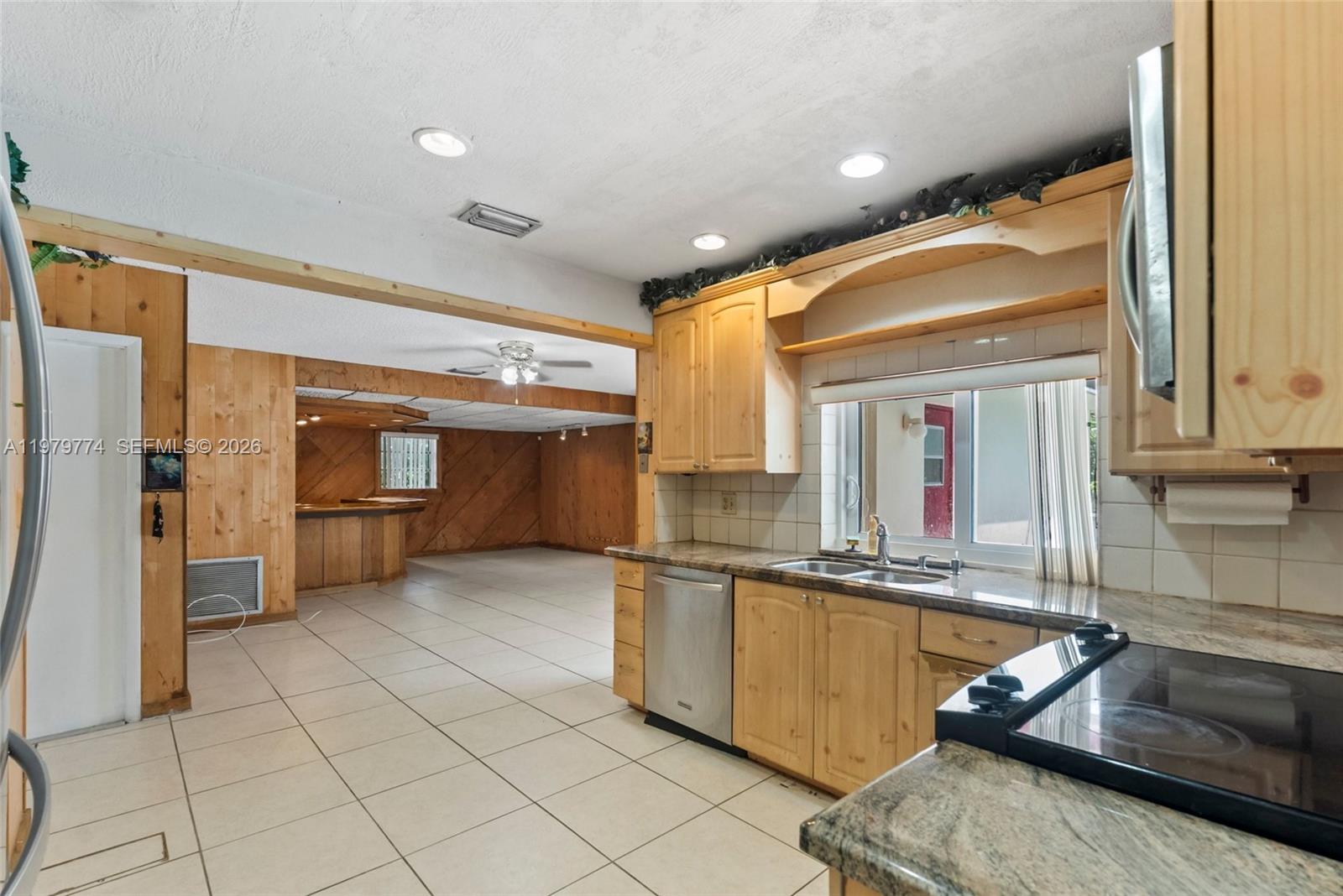 ARROWHEAD GOLF & TENNIS C - Residential