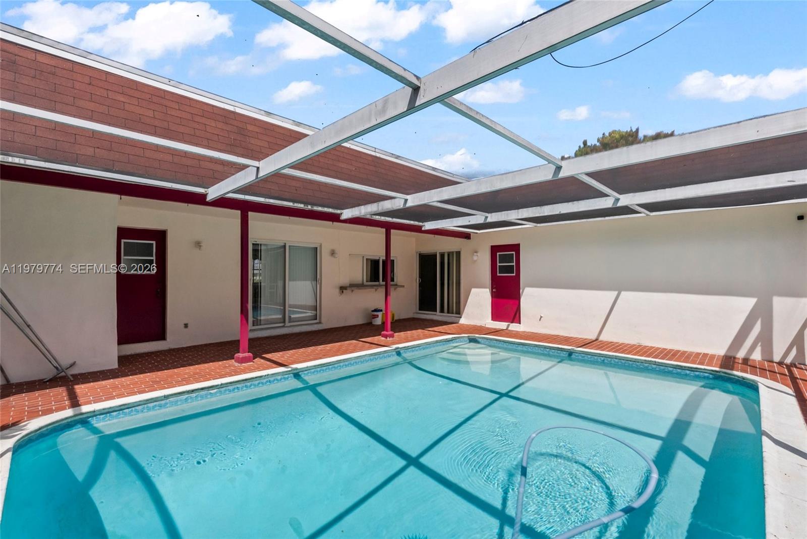 ARROWHEAD GOLF & TENNIS C - Residential