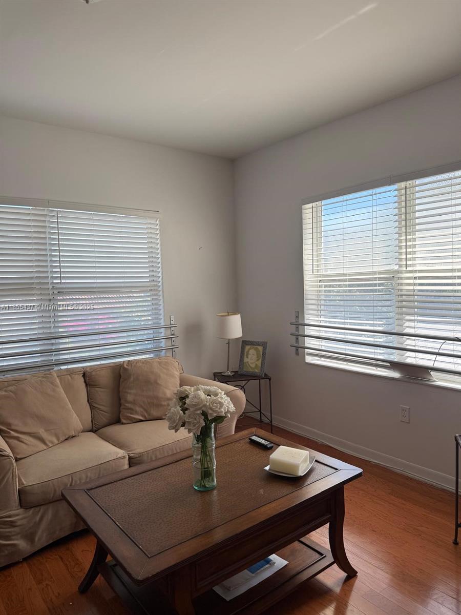1542 Drexel Ave 301