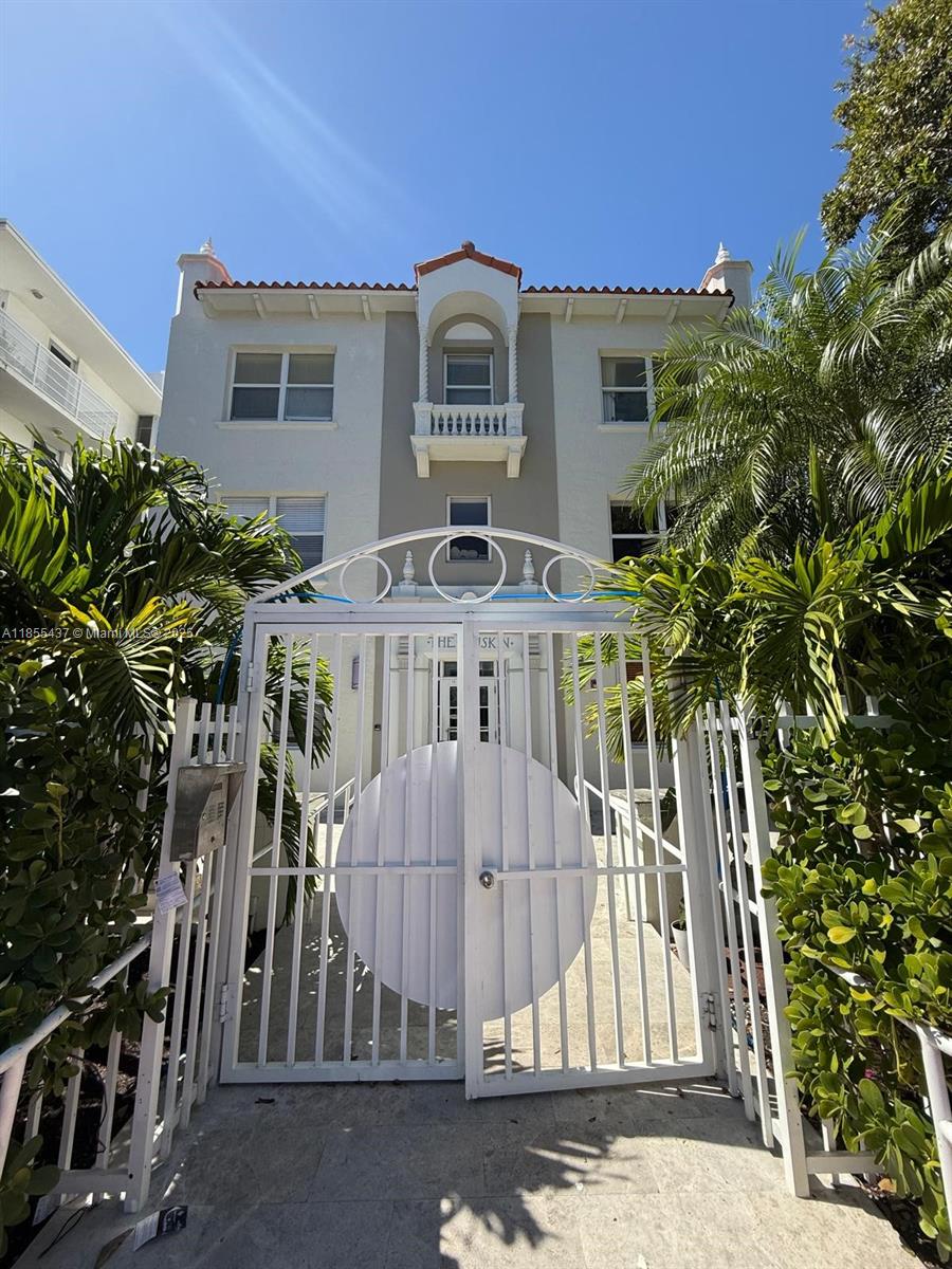 1542 Drexel Ave 301