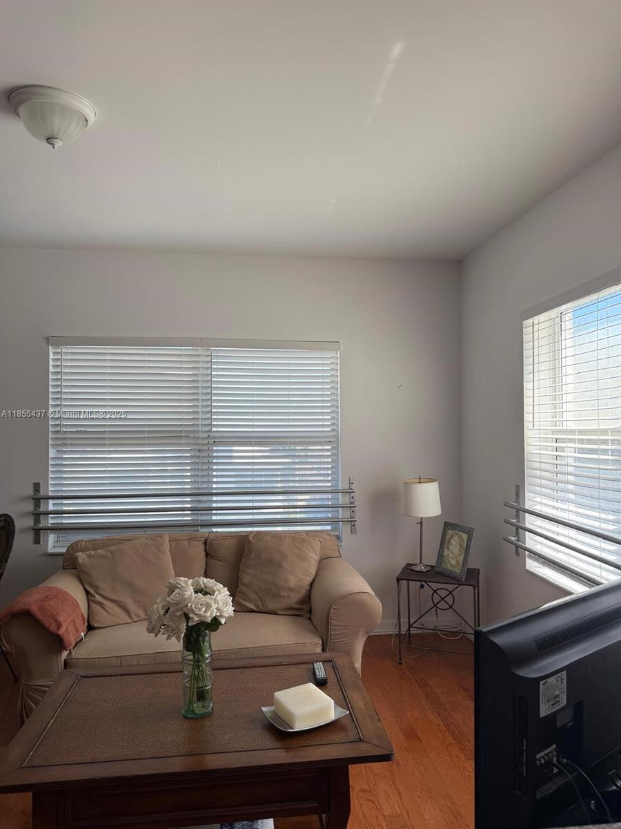 1542 Drexel Ave 301