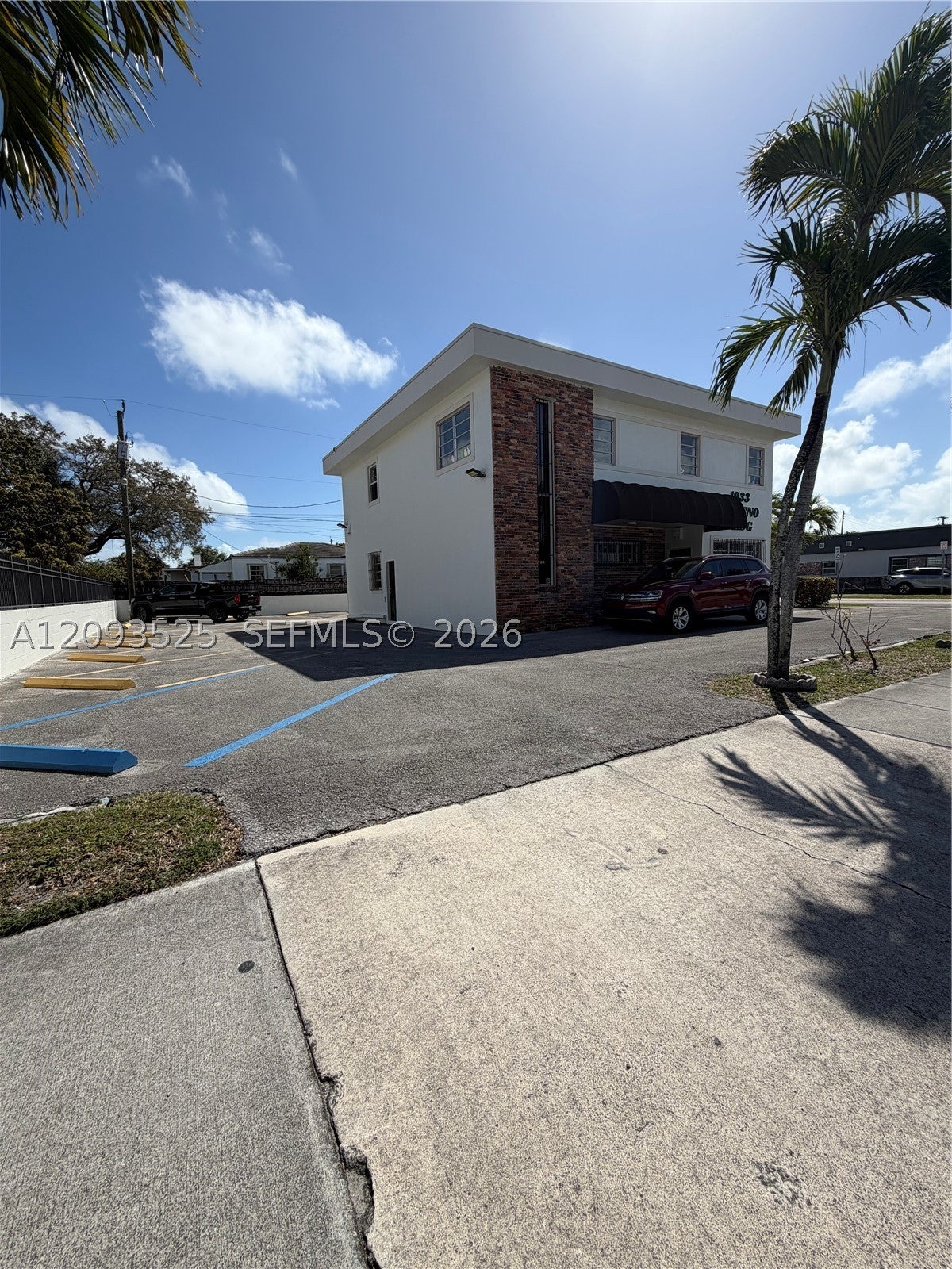 1933 SW 27th Ave
