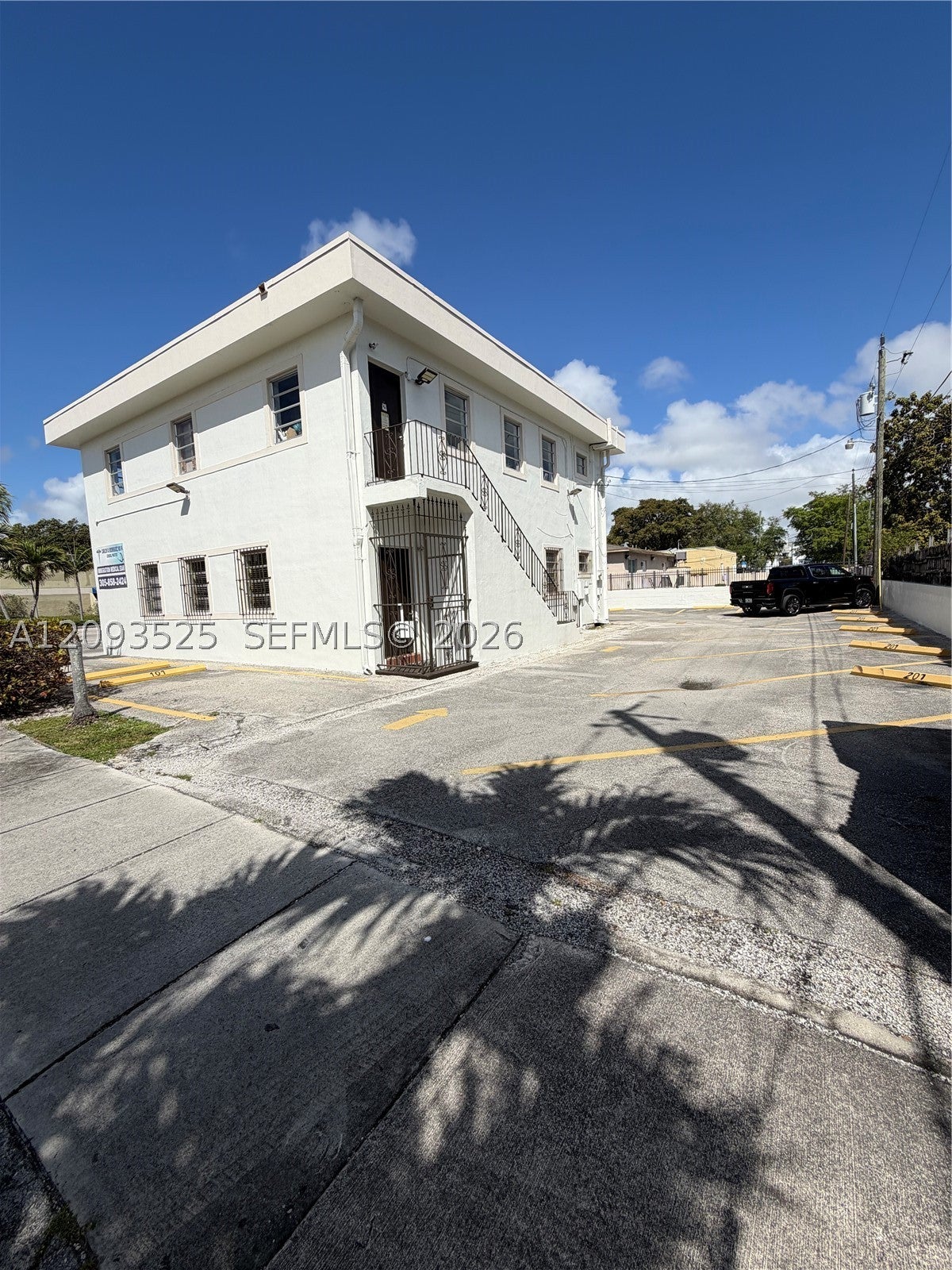 1933 SW 27th Ave