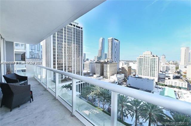 *** Freshly painted and new floor for this Spectacular and spacious unit with a den. Features: magnificent views of the city, Condo Amenities include: Gym, Pilates, Spa, Pool, Formal and informal club house, 24-hr security, door man, valet service, concierge, and more. Excellent location: Walk to a Heat game, stroll at the park, great stores and Dining***