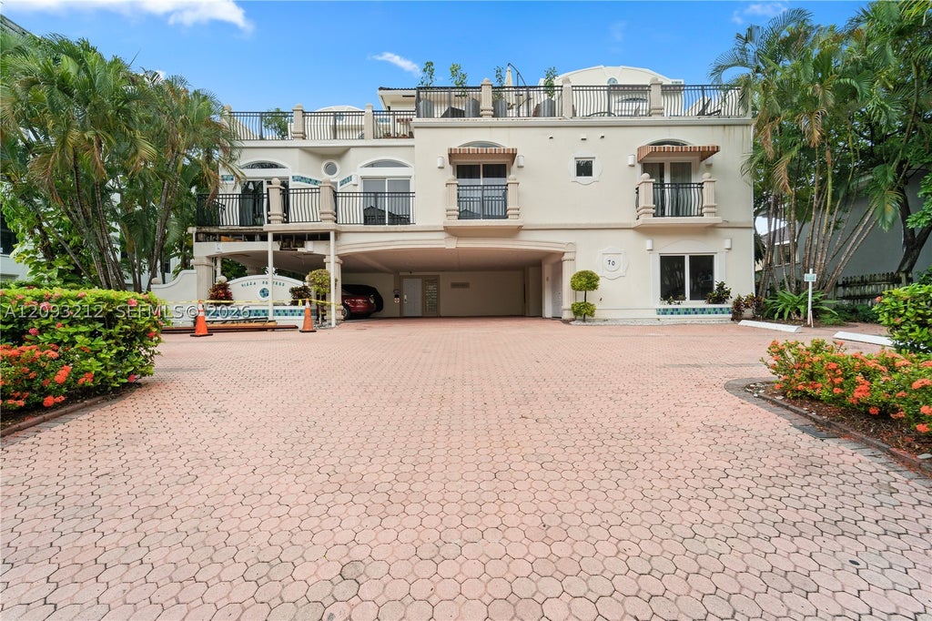 Photo of 70 Isle Of Venice Dr #102, Fort Lauderdale, FL 33301 (MLS # A12093212)