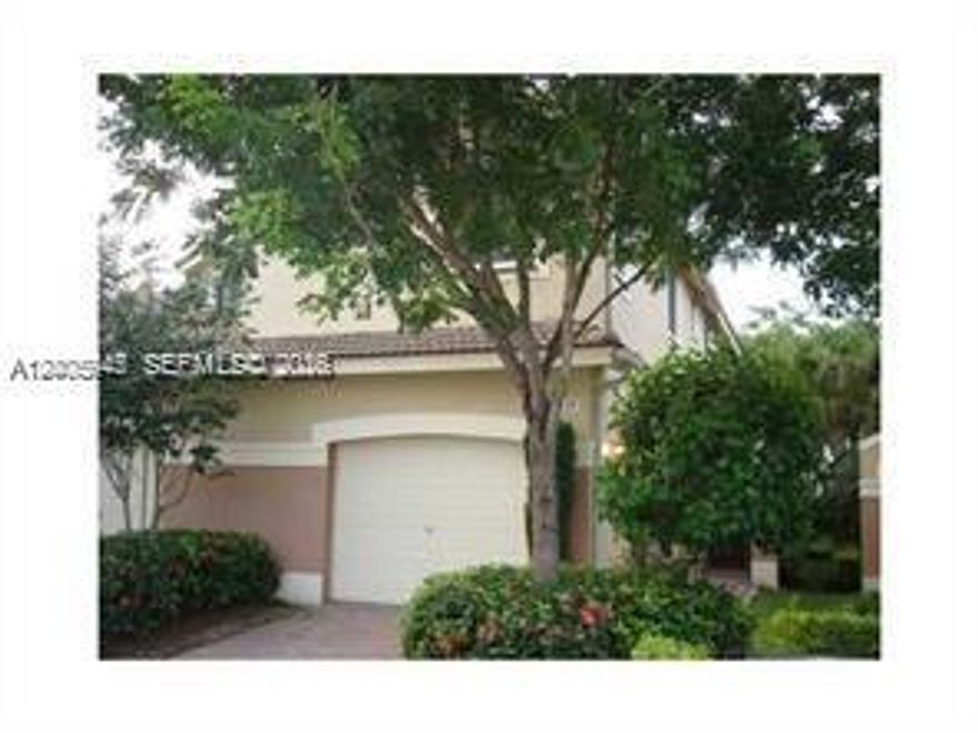 Very nice and large updated 4/2.5 townhouse across from Falcon Cove MS and Cypress Bay HS. Great maintained community with pool. Home shows great with updated kitchen with granite, wood and stainless steel appliances. New ceramic tile flooring. Won't last!