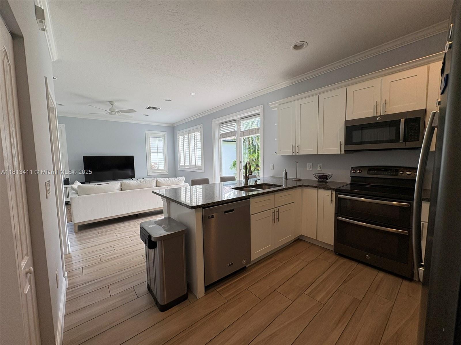 WELLINGTONS EDGE PAR 76 P - Residential Lease