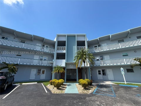 Photo of 2200 Park Ln #306, Hollywood, FL 33021 (MLS # A12093511)