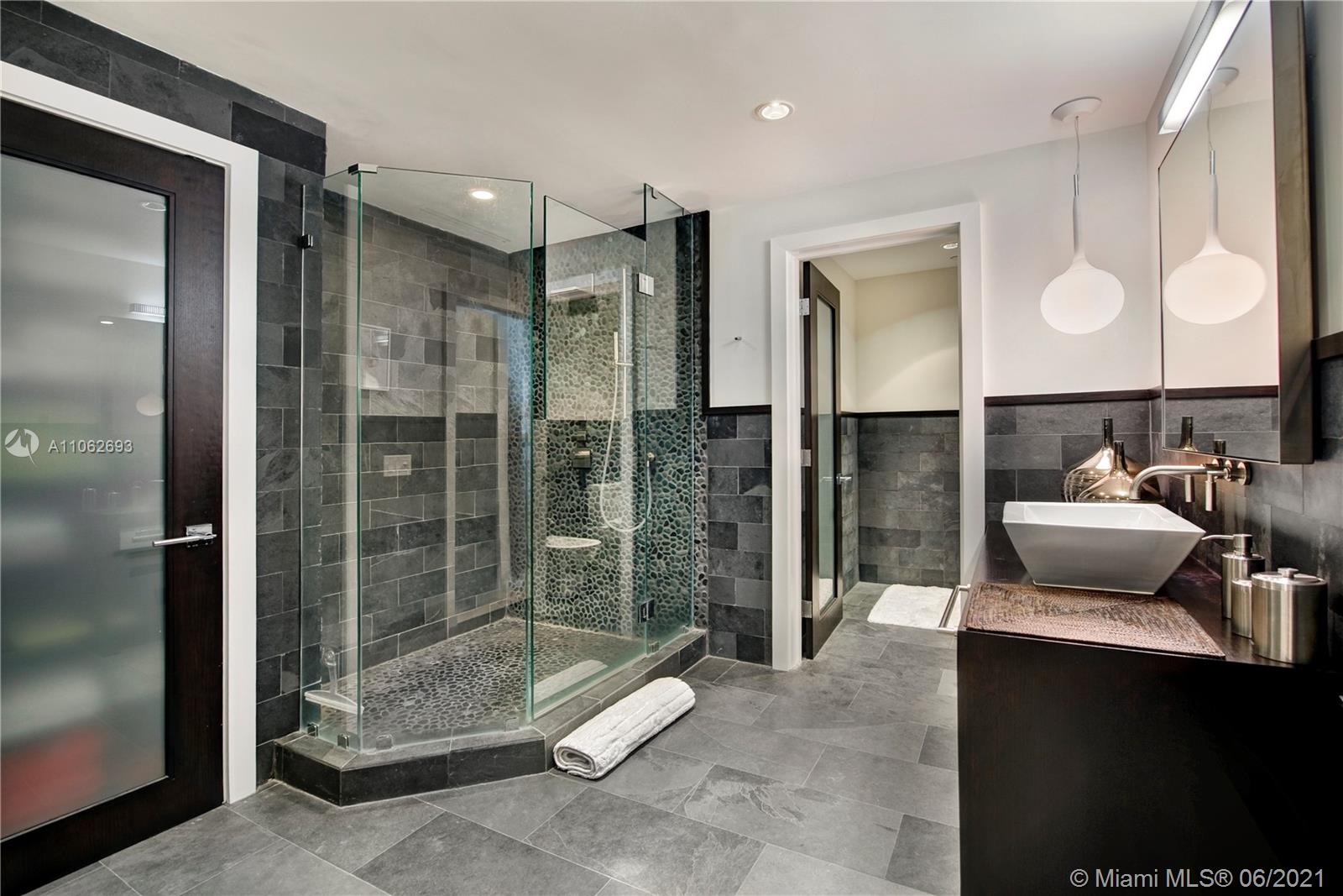 IL VILLAGGIO ON SOUTH BEA - Residential