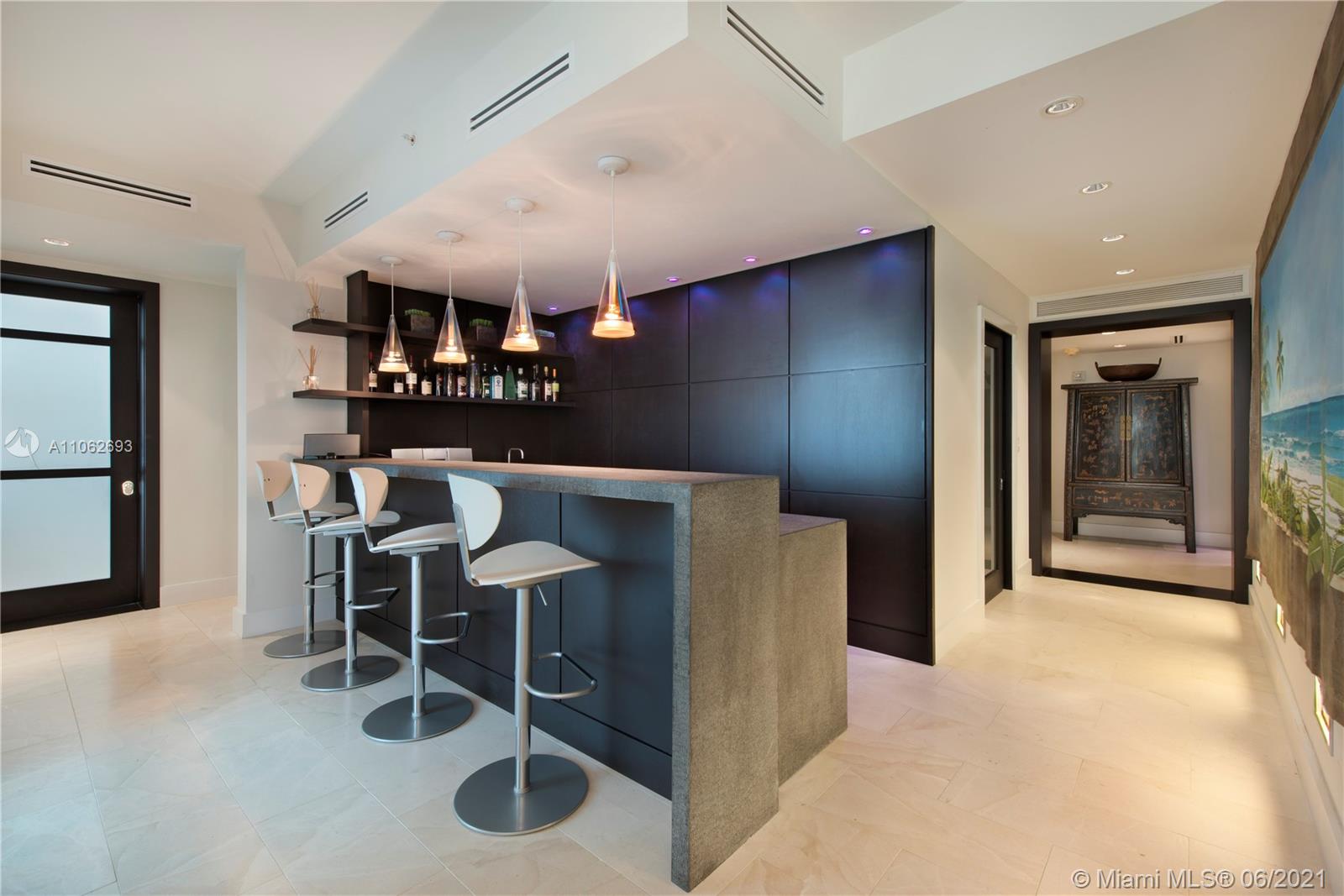 IL VILLAGGIO ON SOUTH BEA - Residential