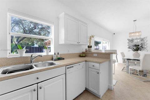 Tiny photo for 2406 NE 41st Pl, Homestead, FL 33033 (MLS # A12008951)