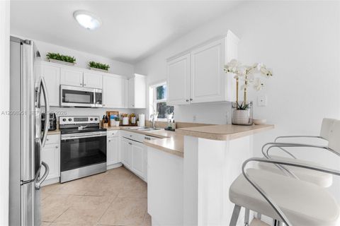 Tiny photo for 2406 NE 41st Pl, Homestead, FL 33033 (MLS # A12008951)