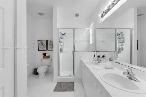 Tiny photo for 2406 NE 41st Pl, Homestead, FL 33033 (MLS # A12008951)