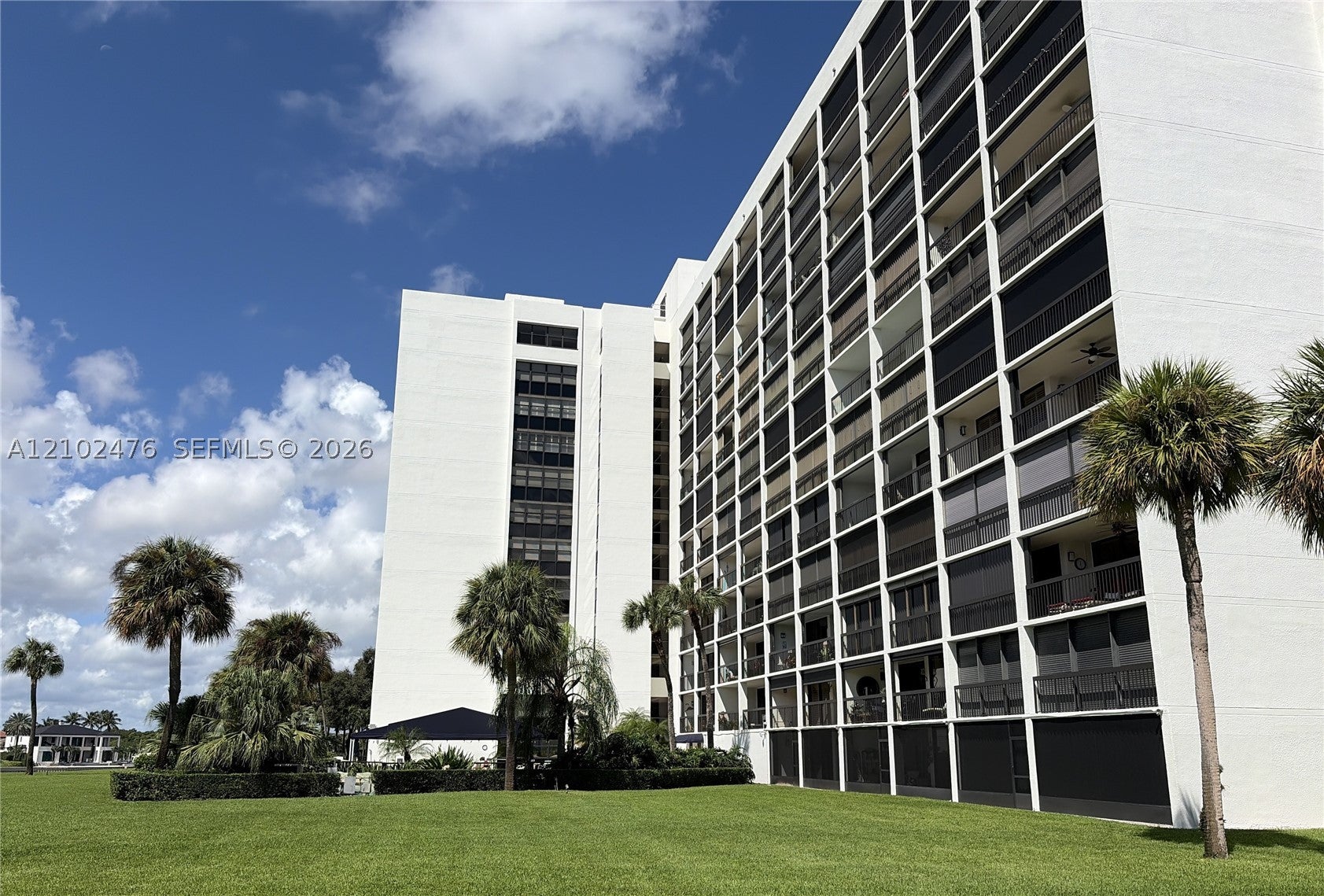 356 Golfview Rd 305