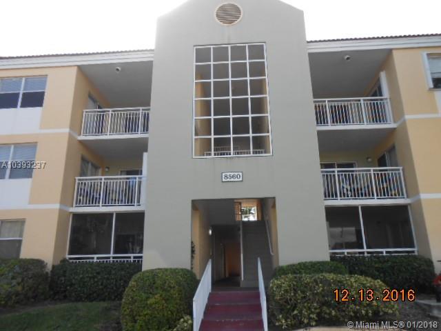 Le Club Condo - Gated Community with Security guard at gate ! Great Location in cutler Bay walk to schools, close to black point marina, lots shopping nearby,clubhouse, pool, management on site,Immaculate , Updated, 2 bedroom 2 bath corner unit,1113 sf,3 rd floor, split floor plan, balcony, wood floors, updated kitchen, appliances in excellent condition, Brand New central AC system installed 6 months ago ,washer and dryer,Water included in rent,
Community -Pool,tennis,Gym,playground,barbecue,-supermarket, bank, gas, very close.