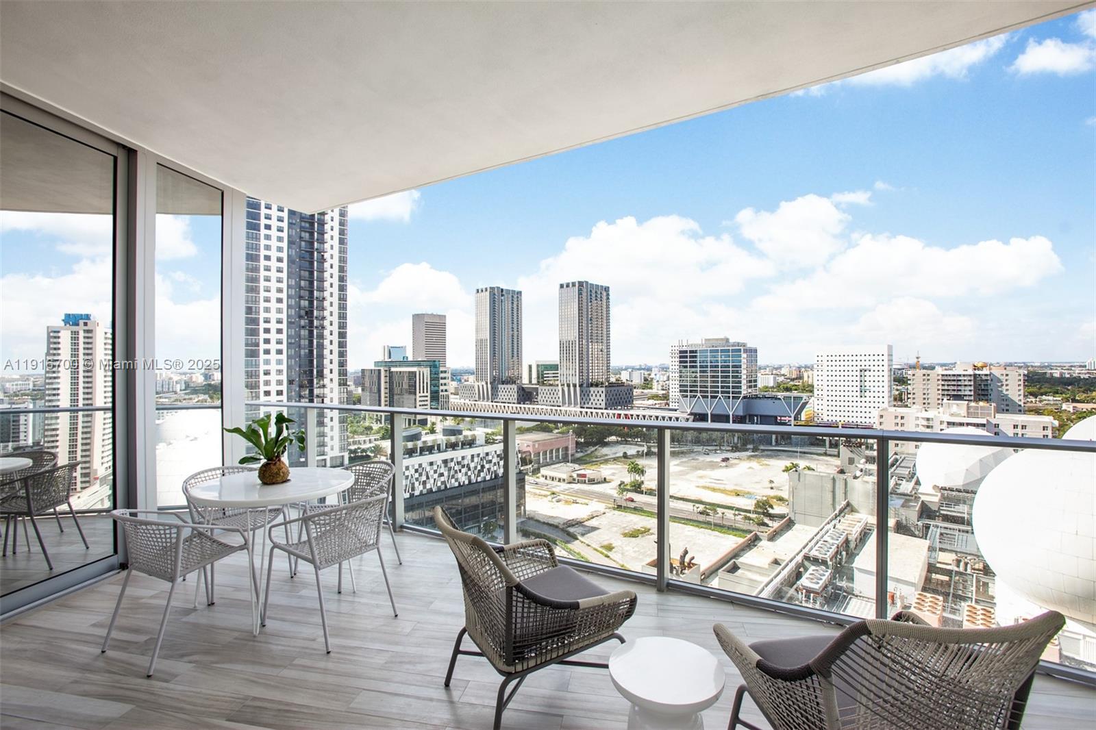 Paramount Miami Worldcente - Residential
