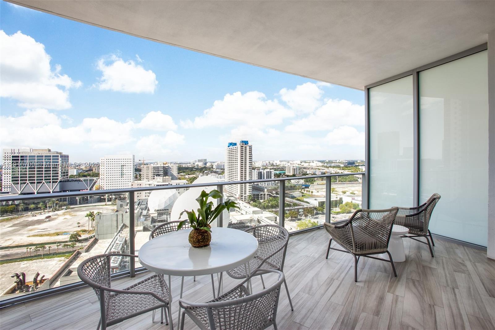 Paramount Miami Worldcente - Residential