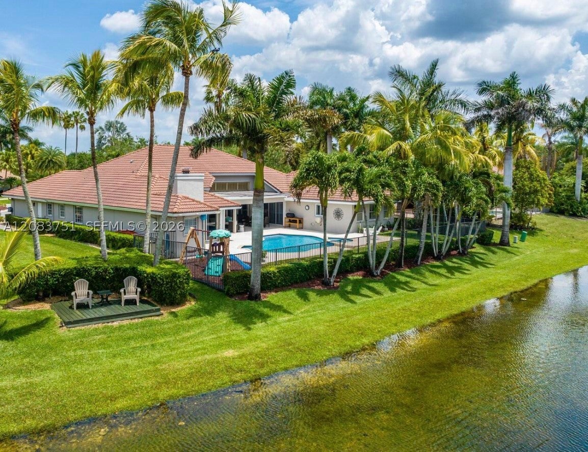 1165 Manor Ct