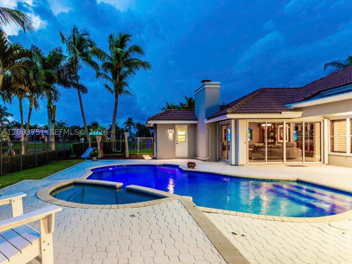 1165 Manor Ct