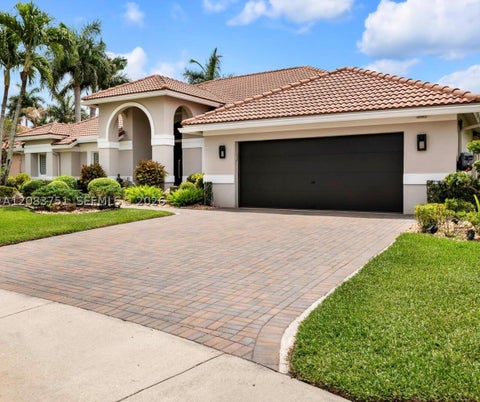 Photo of 1165 Manor Ct, Weston, FL 33326 (MLS # A12083751)