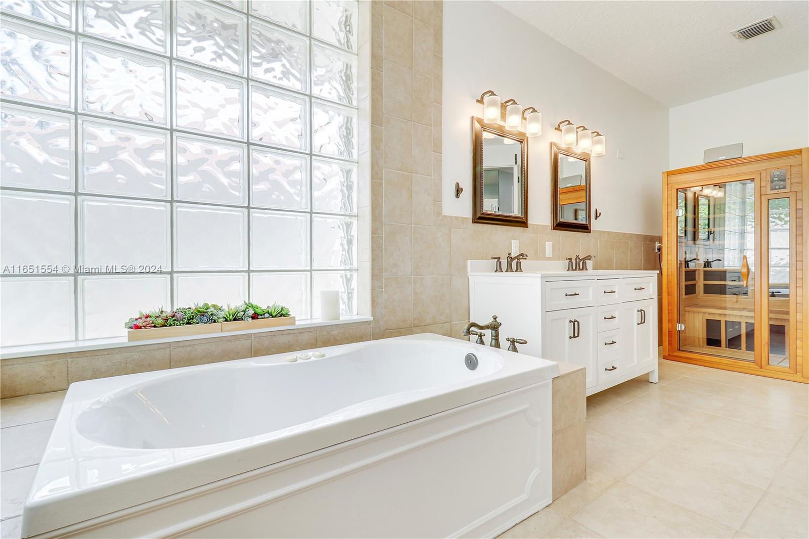 NORTH PASSAGE - Residential