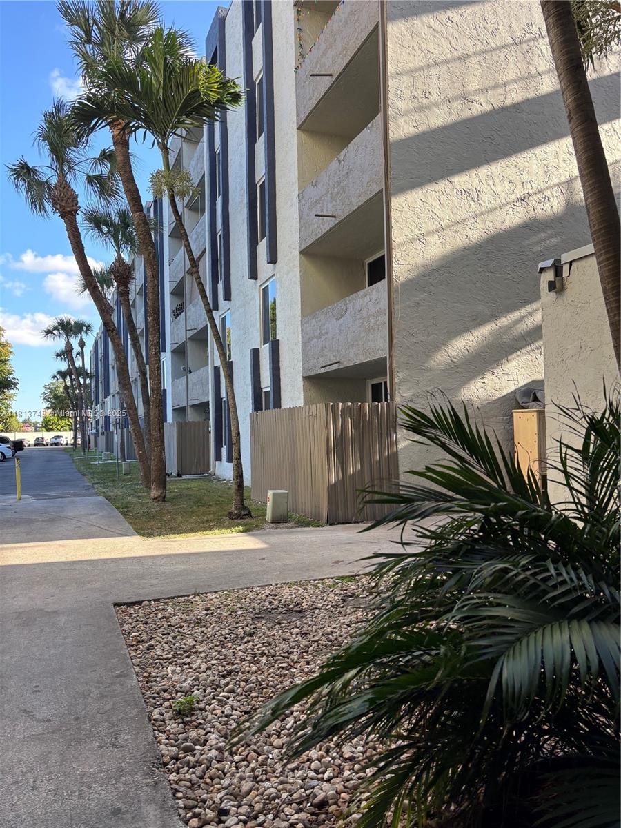 Rental Property at 10000 Nw 80th Ct 2365, Hialeah Gardens, Miami-Dade County, Florida - Bedrooms: 2 
Bathrooms: 2  - $2,100 MO.